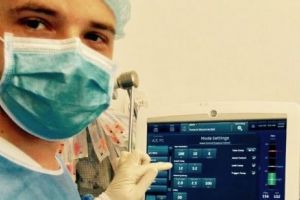 Povestea lui Alex Rogobete, studentul-vizionar de la Medicină care a refuzat banii Occidentului: „Aş fi rămas şi pe 1.500 de lei”