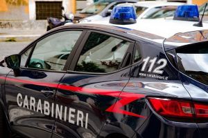 Ca-n filmele cu proşti: Doi români au încercat să jefuiască o brutărie în Sicilia, dar au furat… cântarul în loc de casa de marcat!