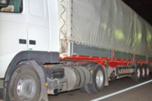 ACUM – Carambol cu 2 TIR-uri şi autoturism la DRĂGANU!