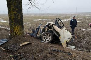 FOTO. BMW rupt în bucăţi azi dimineaţa! Paru persoane au murit!