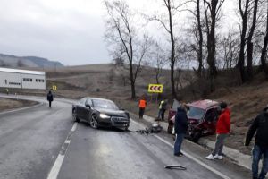 Accident la Dumbrăveni. Două şoferiţe rănite