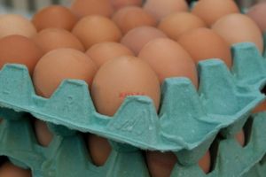 Alertă alimentară! Peste 300 de mii de ouă contaminate cu otravă de purici au fost vândute în Capitală şi alte patru judeţe