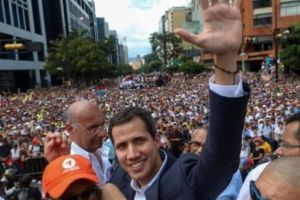 Cine este Juan Guaido, „copilul” care l-a înfruntat pe Maduro şi s-a autoproclamat preşedinte interimar