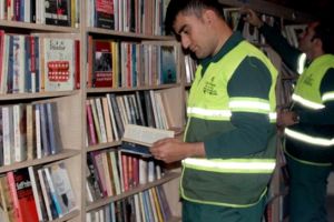 Iniţiativă inedită a gunoierilor din Ankara care au deschis o bibliotecă cu cărţile aruncate de alţii