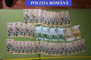 Hoţi care furau din maşini, prinşi în flagrant şi după o urmărire în trafic