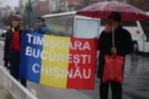 Parada de Mica Unire, cu o asistenţă redusă, pe o ploaie cruntă. Greşeala majoră din discursul trimis de premierul Dăncilă