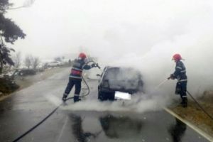 Maşină incendiată în Timiş