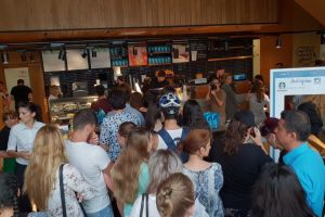30 de LOCURI DE MUNCĂ la fast food şi hoteluri nemţeşti