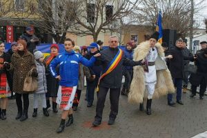 ”Hora frăţiei”: Ziua Unirii, sărbătorită la Bistriţa (FOTO-VIDEO)