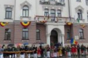Au încins hora frăţiei! Peste 100 de lugojeni au sărbătorit în Piaţa Victoriei Unirea Principatelor Române