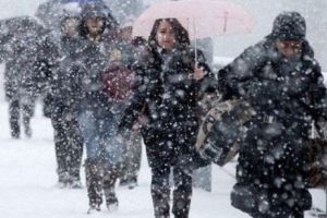 AVERTISMENT de vreme severă! Cod ROȘU şi PORTOCALIU de ninsori, joi şi vineri. Anunţul făcut de MAE