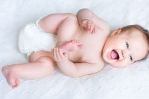 ATENŢIE părinţi! Scandalul SCUTECELOR de unică folosinţă a ajuns la Bruxelles. Viaţa bebeluşilor este pusă în PERICOL
