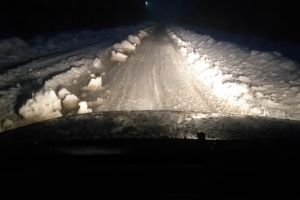 Drumul spre Horăşti, deszăpezit doar pe un sens de mers