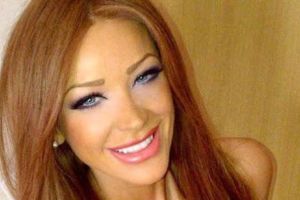 Gata, S-A AFLAT! Care este RIVALA Biancăi Drăguşanu, cu care a înlocuit-o Tristant Tate. NU arată deloc rău şi se pozează...