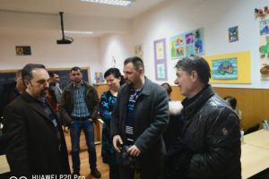 Campanie de strângere de semnături pentru creşă, grădiniţă şi şcoală nouă în cartierul Bartolomeu