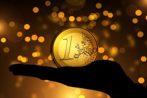Economia europeană încetineşte dar o criză e puţin probabilă