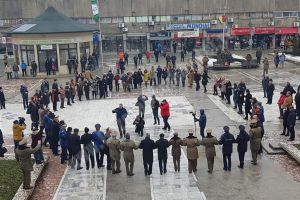 Oficialităţile s-au unit, între ele, în horă! Târgoviştenii au ales să sărbătorească pe facebook