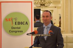 FOTO. Sute de medici dentişti la Satu Mare. Simpozion de înaltă ţinută
