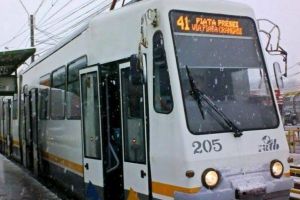 Circulatia tramvaielor 41 blocata din cauza unui tramvai care a deraiat . Ce masuri au luat reprezentantii Societatii de Transport Bucuresti 