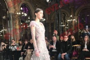 Iată ce se poartă anul acesta. Designerii lumii au făcut senzaţie cu noile rochii de mireasă. Corespondenţă din Franţa