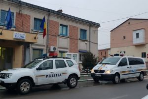 Cei patru barbati suspectati de comiterea mai multor furturi de pe raza orasului Navodari si a statiunii Mamaia, arestati preventiv 