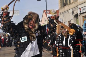 De ce fug lolele duminică în Agnita – oraşul salvat de o fată