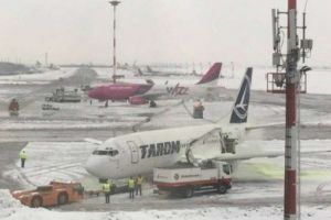 Probleme pe aeroporturile din Bucureşti. Cursele spre Satu Mare, afectate de condiţiile meteo