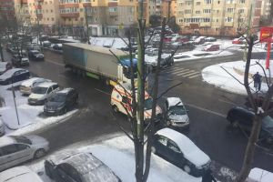 VIDEO Accident pe strada Carpaţilor