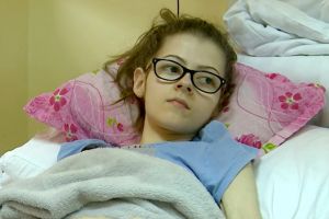Operaţie în premieră naţională, la Spitalul Municipal din Oradea: Pacienta - o tânără de 19 ani care ajunsese să cântărească doar 31 de kilograme! (VIDEO)