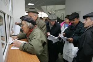 Venitul mediu lunar al pensionarilor din Harghita depăşeşte cu puţin suma de 1.000 de lei