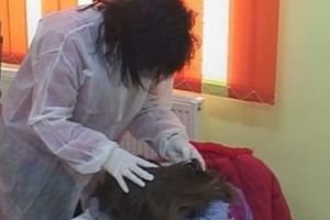 44 de ELEVI ARGEŞENI au venit la şcoală cu PĂDUCHI!