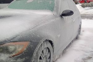 Sfaturile specialiştilor: Cum dezgheţi maşina după freezing rain