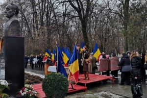 Bustul lui Vasile Stroiescu, inaugurat pe Aleea Fauritorilor Unirii din Parcul Bucov. Autoritati locale si judetene, prezente la eveniment