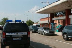 Tânără din Timiş prinsă la volanul unei maşini dată în urmărire pentru confiscare, în Vama Lunga