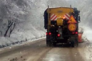 DRUMURI lăsate de izbelişte în plină IARNĂ. Poliţia a AMENDAT zeci de ADMINISTRATORI din Bucureşti şi 20 de judeţe