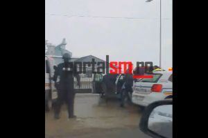 FOTO&VIDEO. Percheziţii în trafic. Mascaţii au încătuşat deja două persoane