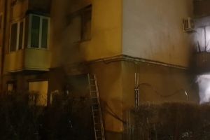 Incendiu în Târgu Mureş, un bărbat evacuat