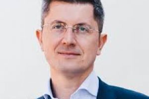Sute de sibieni protesteaza. Printre ei, si deputatul Dan Barna