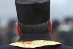 Preoţii, somaţi să nu îşi depăşească graniţele parohiale. Amenzi de 1.000 de lei