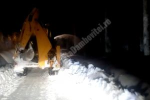 20 de maşini cu turişti au ajuns în siguranţă în zona Padina  – Peştera, în spatele utilajelor de deszăpezire