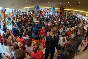Spectacol de magie şi ateliere de creaţie pentru copii, la Iulius Mall Suceava