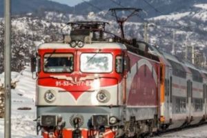 IARNA provoacă COȘMAR pe CALEA FERATĂ. HAOS din cauza ZĂPEZII. Anii trec, SITUAȚIA rămâne aceeaşi
