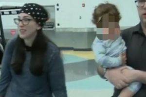 Familie ALUNGATĂ din avion. Motivul este şocant. Compania le-a luat cameră la hotel cu pensiune completă