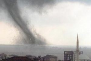 Turcia: Un mort si zece raniti in urma unei tornade care a lovit sudul tarii