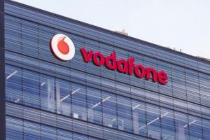 LOVITURĂ totală pentru toţi clienţii Vodafone! Compania a luat o decizie radicală