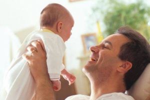 Veşti bune privind concediul paternal. Ce trebuie să ştie cei care aşteaptă un copil