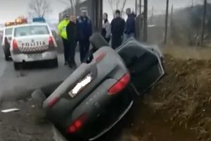 VIDEO: Maşină răsturnată în şanţ, în Berghia!