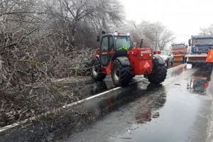 Alertă meteo. COD GALBEN de POLEI şi depuneri de GHEAȚĂ în zona de SUD EST a ţării. IGSU intervine cu ajutoare. Zeci de mii de locuinţe fără curent electric  