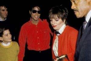 Michael Jackson a forţat un băiat de nouă ani să se căsătorească apoi i-a plătit tatălui său 1 milion de lire sterline pentru a nu vorbi