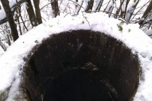 Un bătrân a murit după ce a căzut într-o fântână